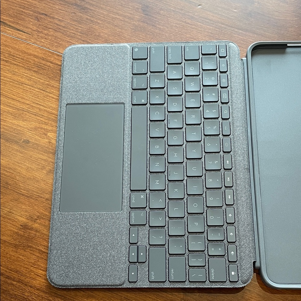 LOGITECH Grey Tablet Keyboard Case with Trackpad - Picture 6 of 7